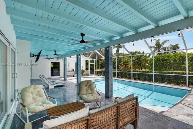 Building Photo - 16840 SW 87th Ave