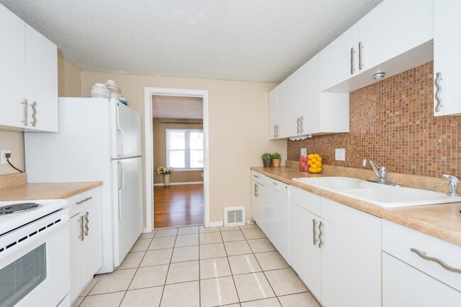 Building Photo - 207 W 89 Terrace