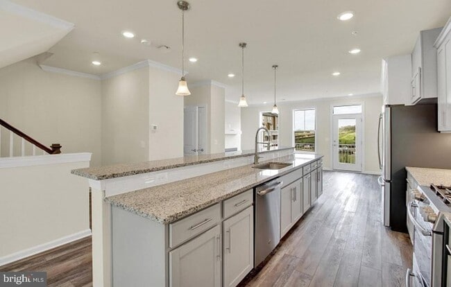 Building Photo - 45133 Kincora Dr