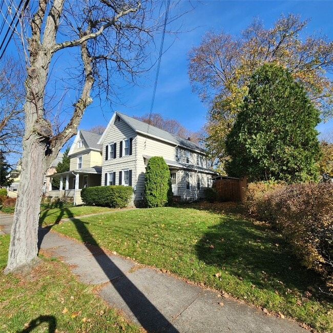 Building Photo - 40 Murray St