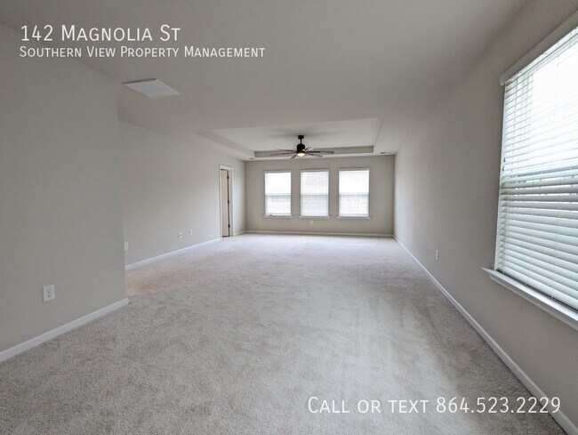 Building Photo - 142 Magnolia St
