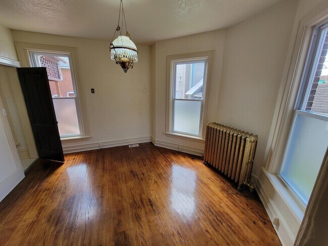 Building Photo - 508 Maple Ave