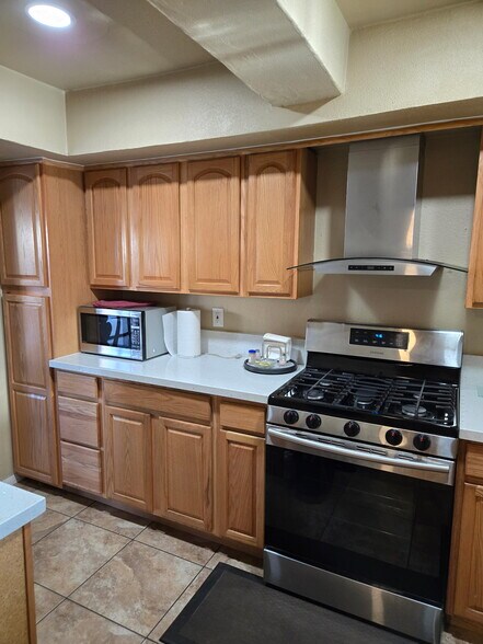 Building Photo - 4876 Rollingwood Cir