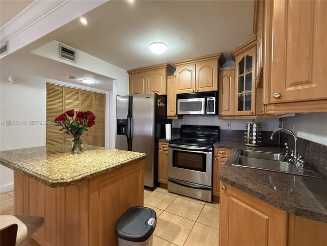 Building Photo - 9301 SW 92nd Ave