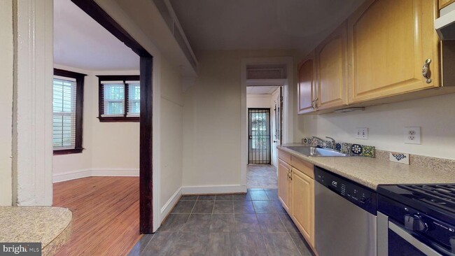 Building Photo - 728 Rock Creek Church Rd NW