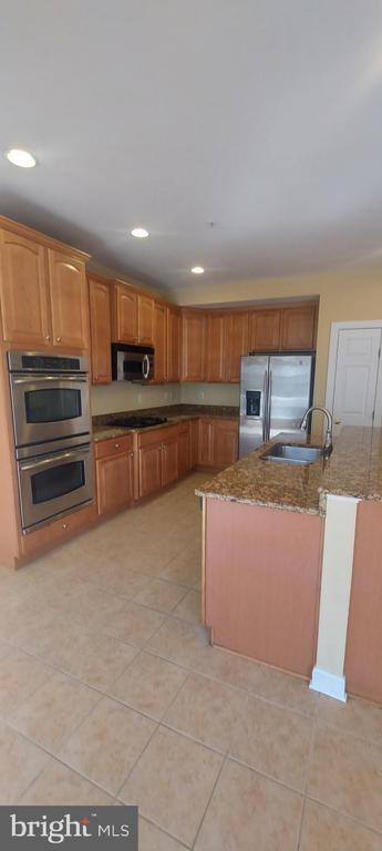 Building Photo - 575 Odendhal Ave