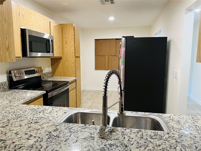 Building Photo - 458 Lakeview Dr