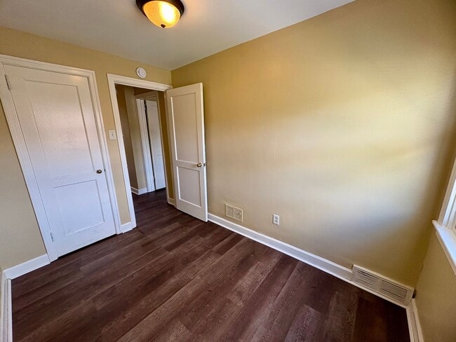 Building Photo - 3 Bedroom 1 Bathroom in Harrisburg!