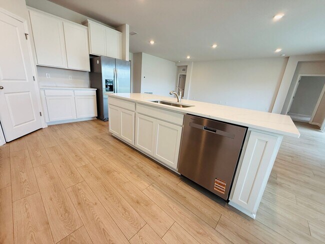 Building Photo - New built 4 bedroom 3 bath 3 car garage in Coddington Subdivision