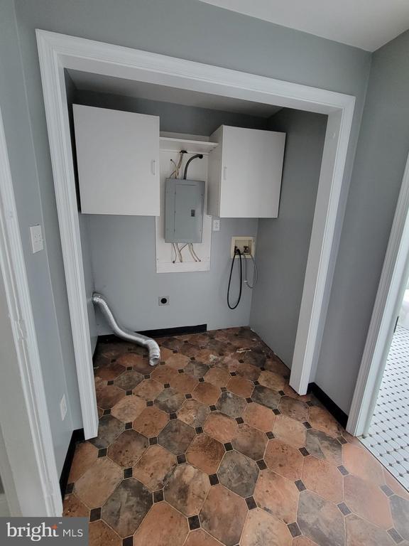 Building Photo - 305 Brower Ave