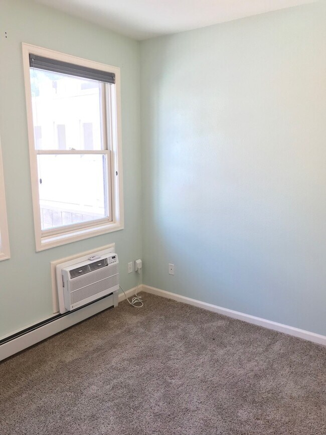 Building Photo - 2 Bed 2 Bath Condo In the Heart of Downtow...