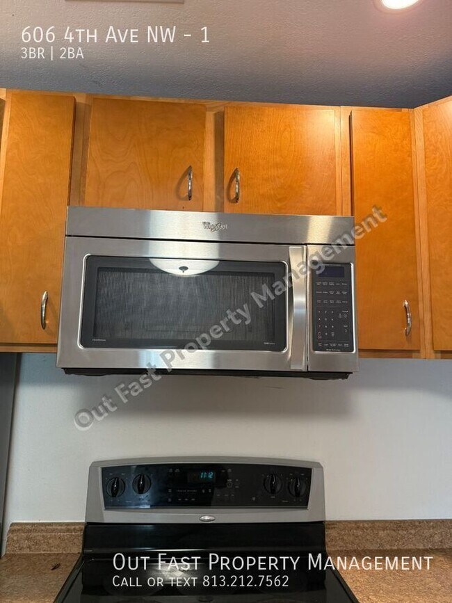 Building Photo - 606 4th Ave NW