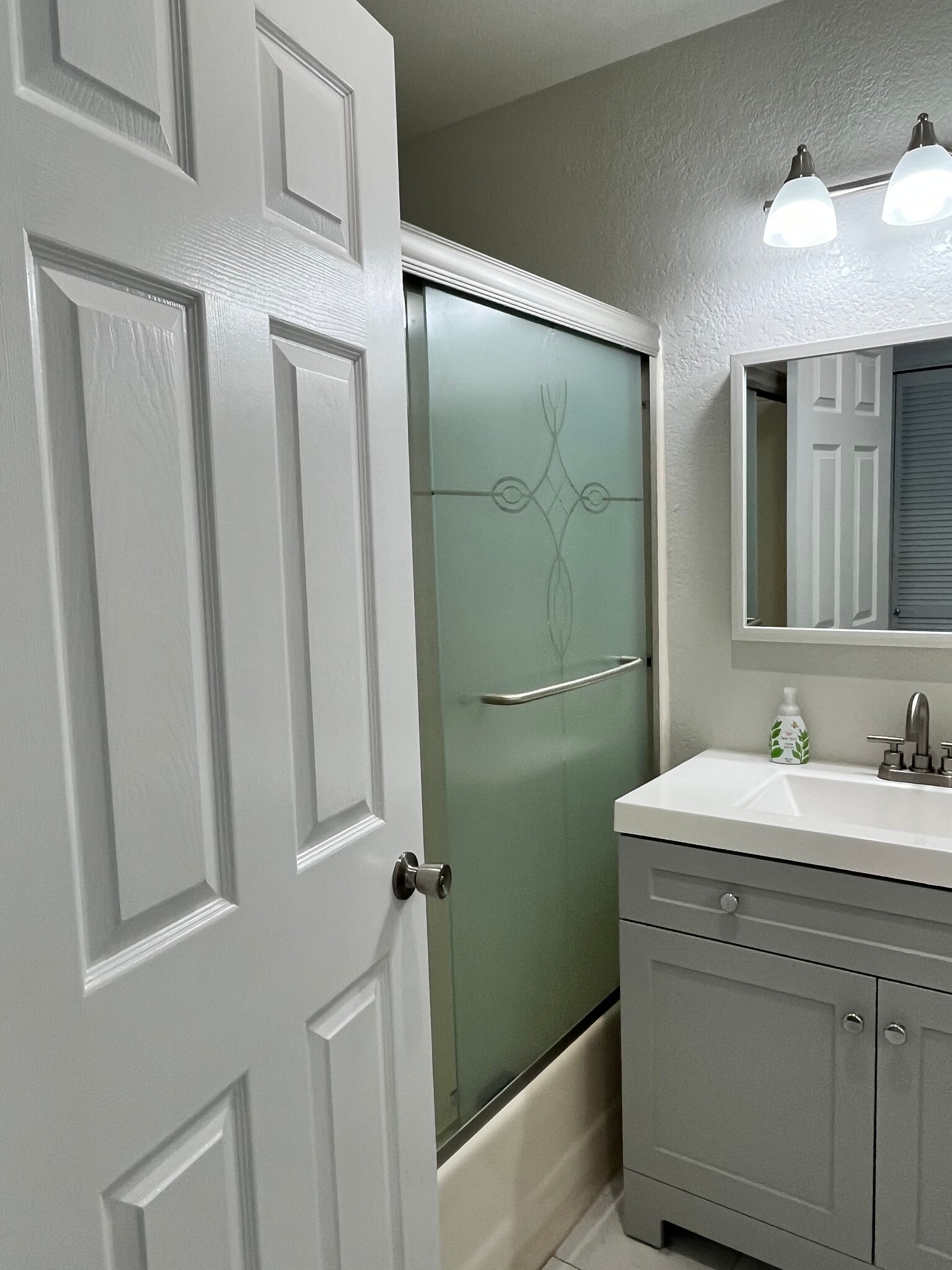 Upstairs Bathroom - 1345 E Grand Ave