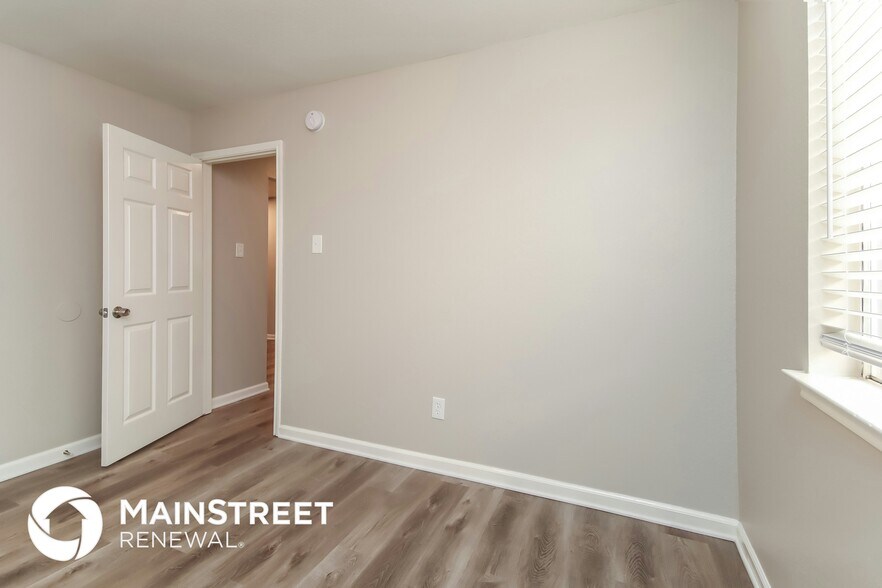 Building Photo - 4023 Almond Lake Dr