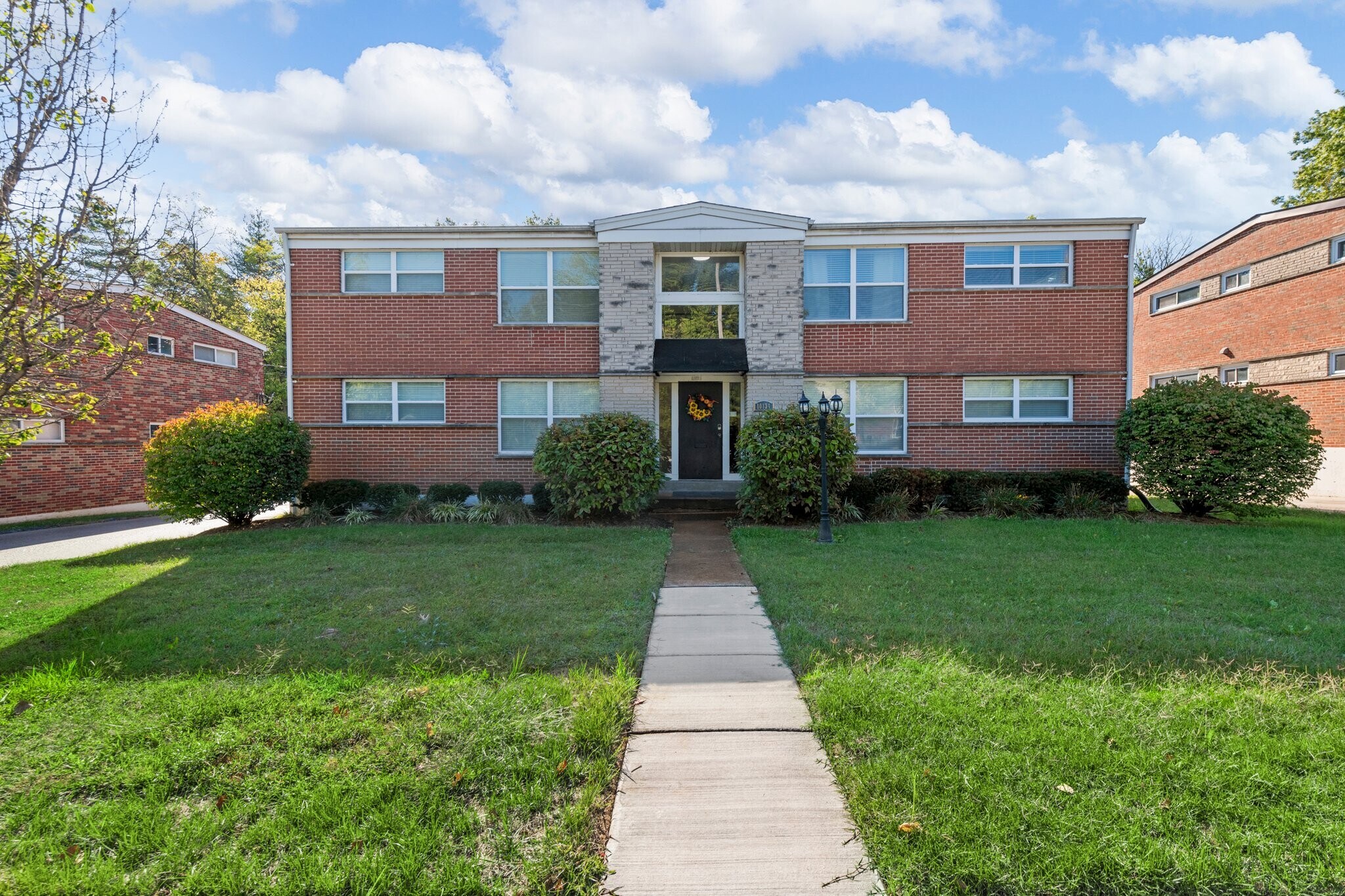 Building Photo - 10130 Manchester Rd