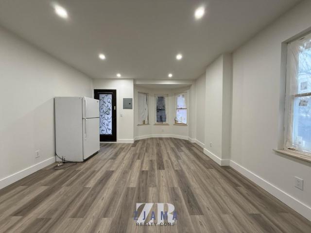 Building Photo - 2 bedroom in BROOKLYN NY 11203