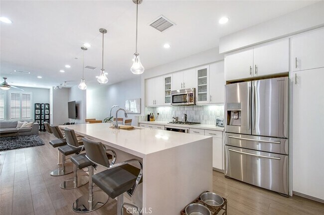 Building Photo - 10 Brownstone Way