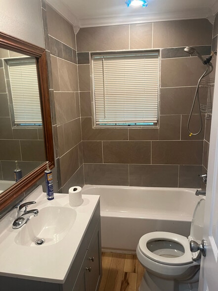 Building Photo - 520 Jones St