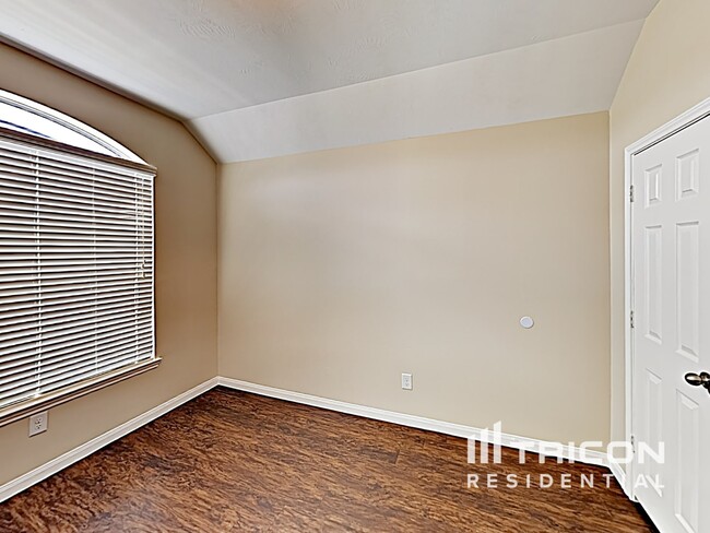 Building Photo - 21439 Palma Grove Way