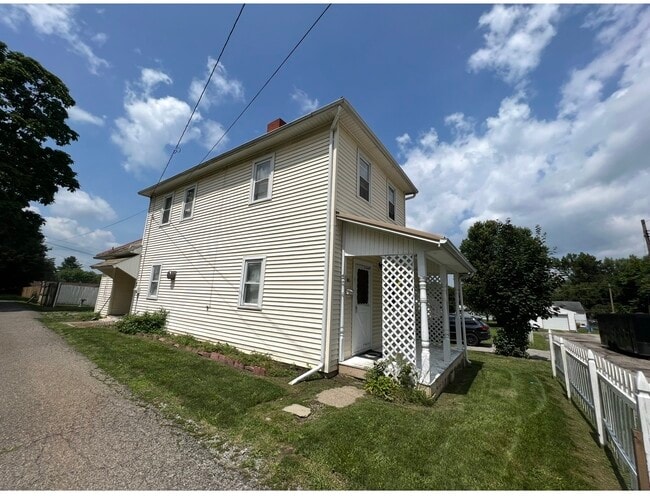 Building Photo - 861 Cabot Dr