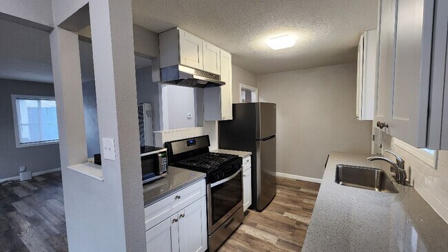 Building Photo - Beautiful 4 Bedroom 2 Bath Home Centrally ...
