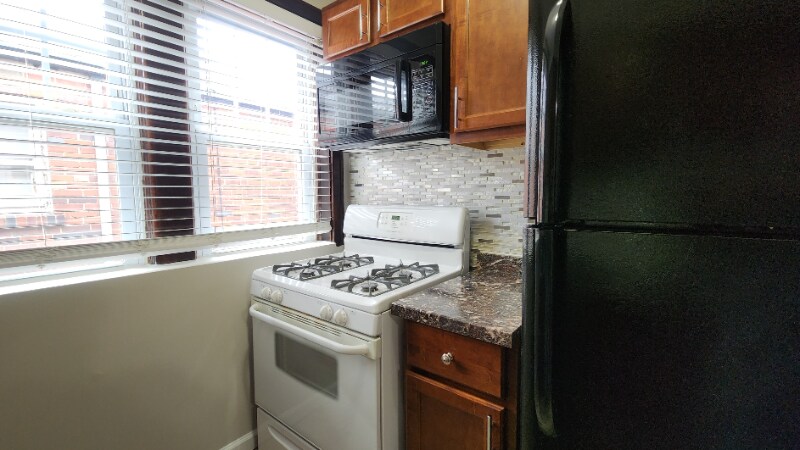 Building Photo - 5838 Nottingham Ave