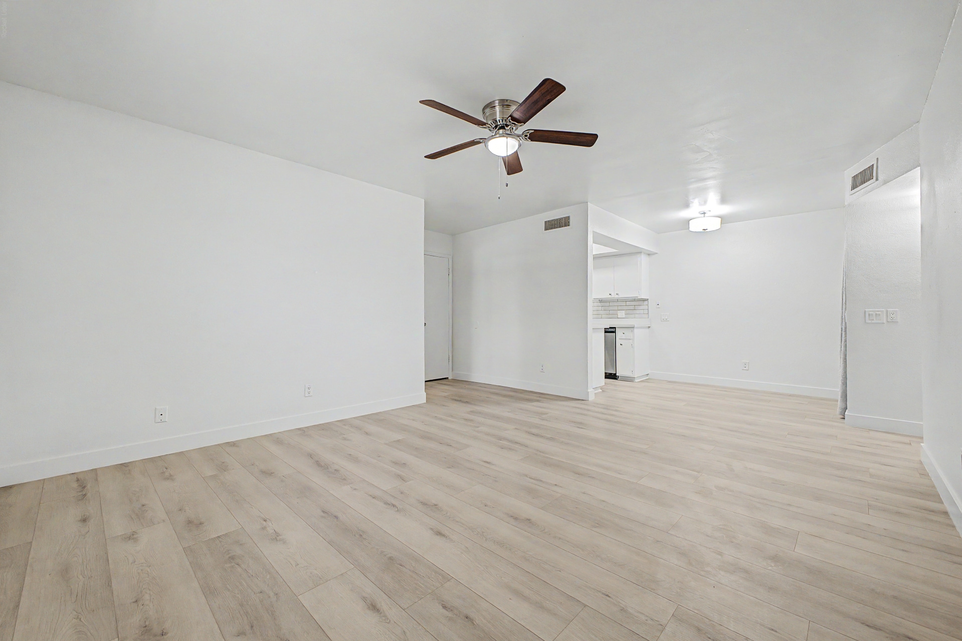 Building Photo - 2937 E Beck Ln