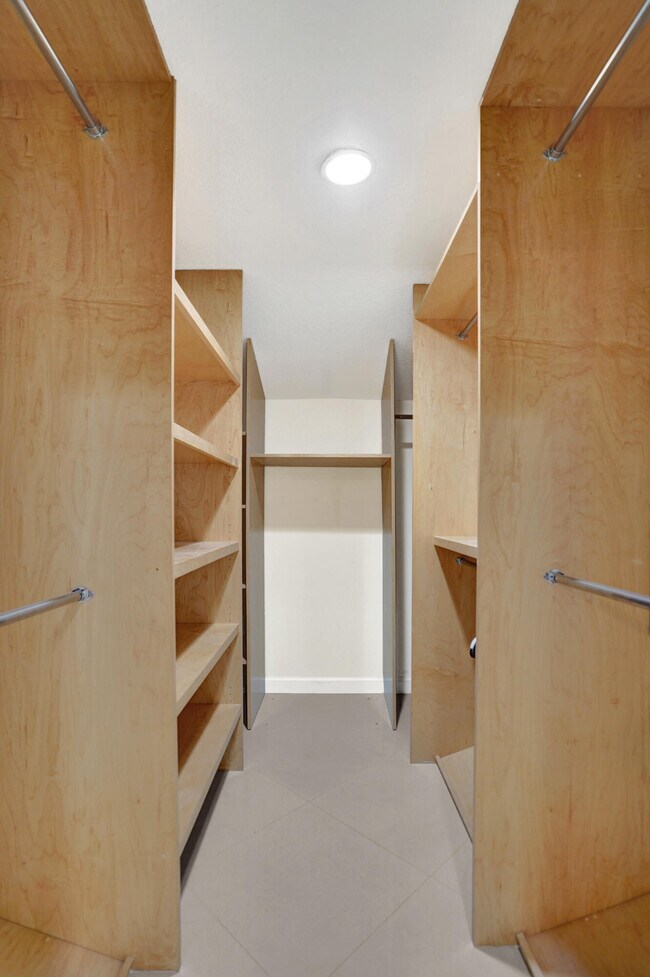 Building Photo - 630 Sea Pine Way