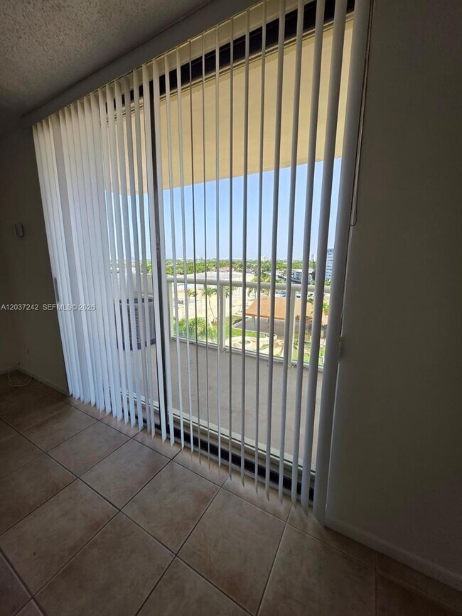 Building Photo - 13499 Biscayne Blvd