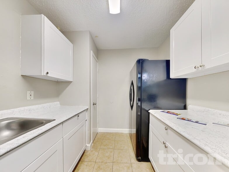 Building Photo - 16126 Barbarossa Dr