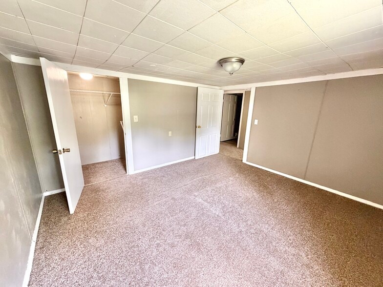 Building Photo - 2570 Sanger Ln
