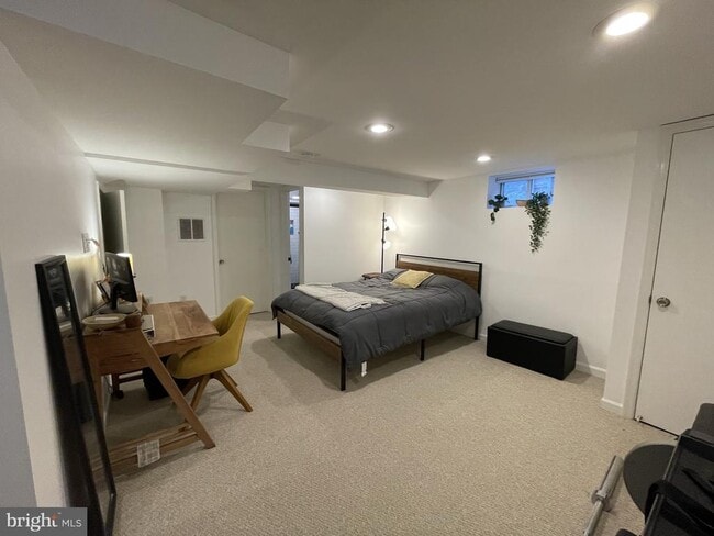 Building Photo - 2221 Arlington Terrace