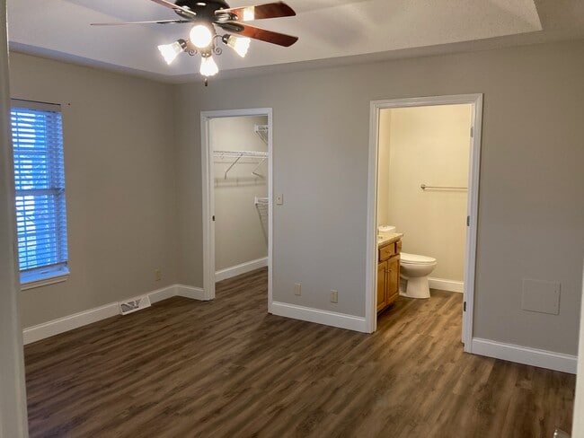 Building Photo - 654 Abbie Ct
