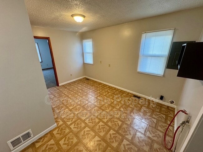 Building Photo - 1307 Elm St