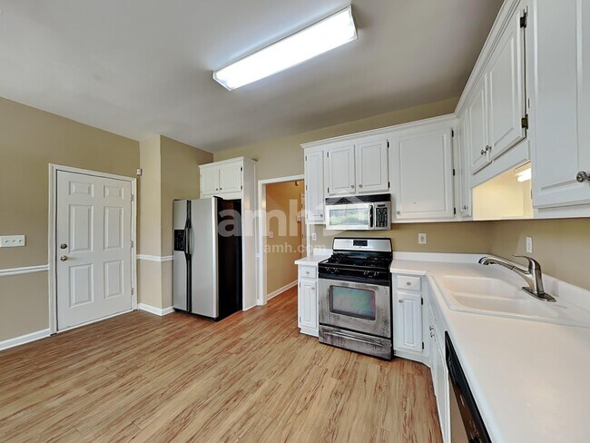 Building Photo - 620 Claredon Ct