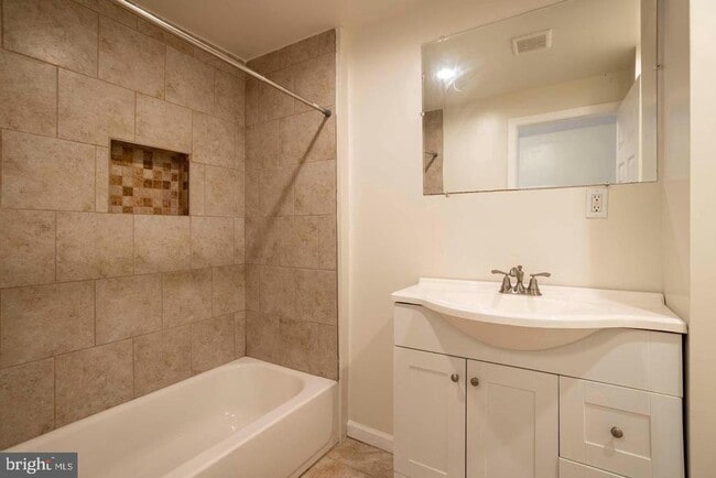 Building Photo - 2542 N Water St