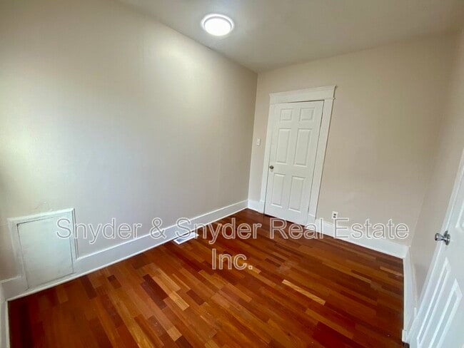 Building Photo - 39 Brown St