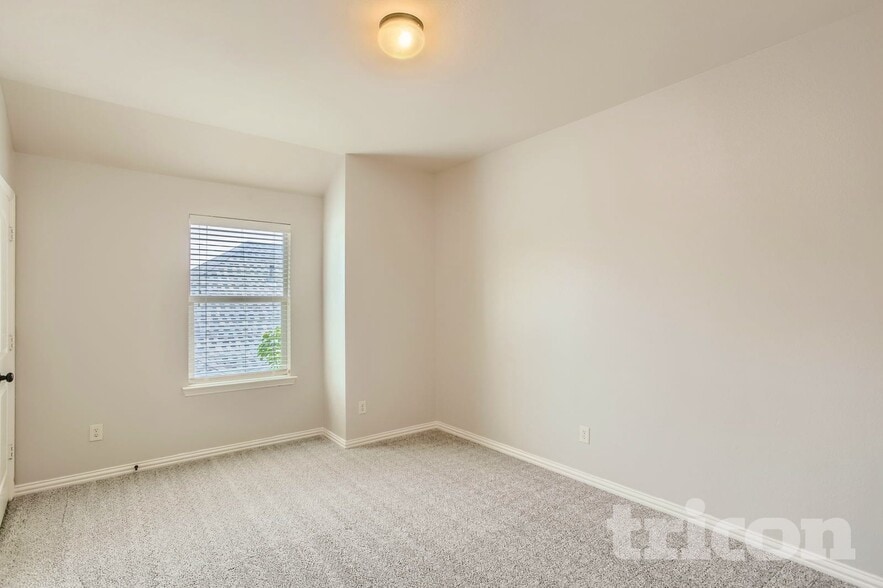 Building Photo - 396 Florence Dr