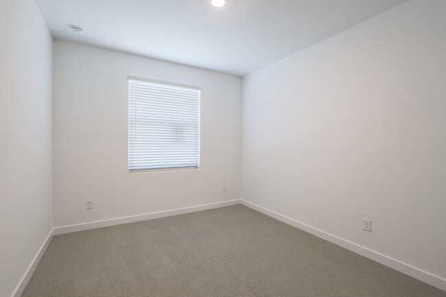 Building Photo - 16581 W Charlotte Dr