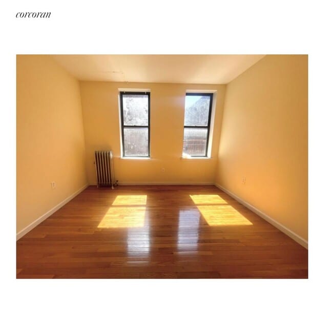 Building Photo - 585 Isham St