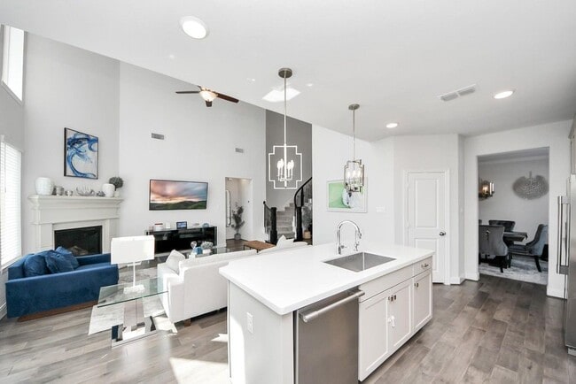 Building Photo - 8922 Golden Mist Dr