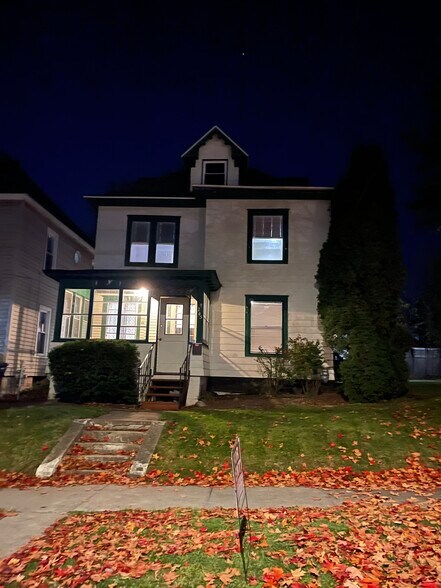 Primary Photo - 245 Whittier Ave