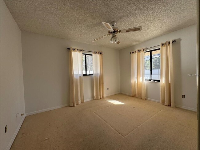 Building Photo - 1667 Sumatra Ave