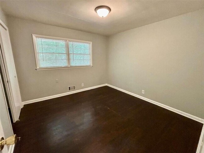 Building Photo - 2612 Dawn Dr