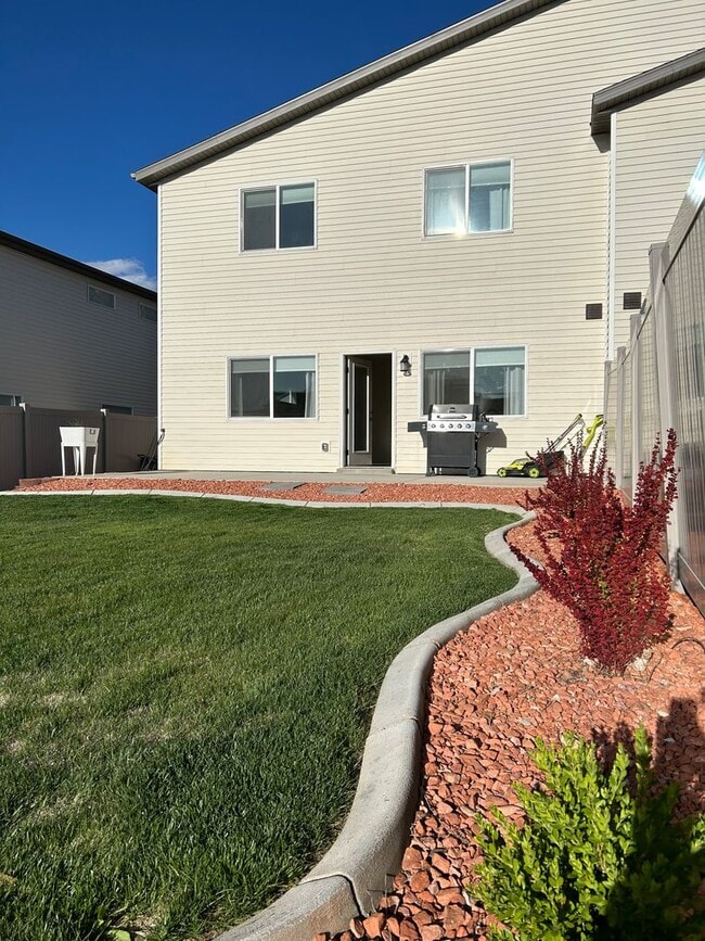 Building Photo - Beautiful home for rent!