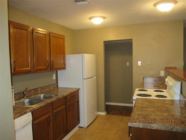 Building Photo - 553 Hanover Dr