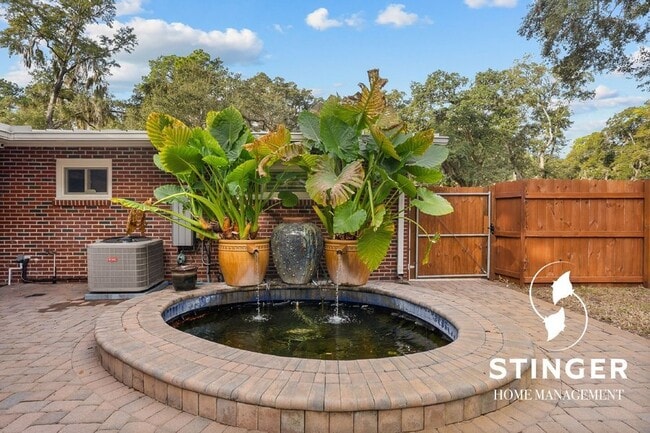 Building Photo - 150 Brickyard Point Rd S