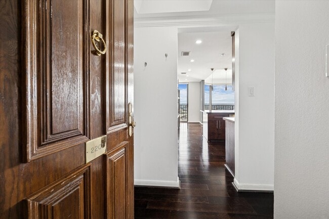 Building Photo - 3350 McCue Rd