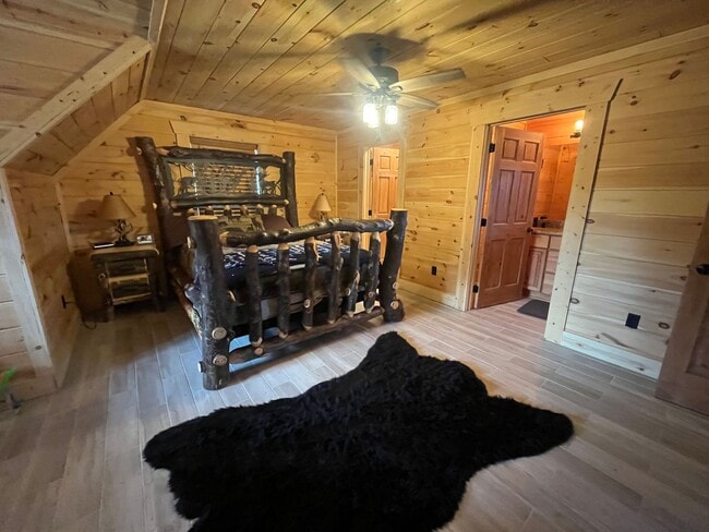 Building Photo - Gorgeous 3-Bedroom Log Cabin with Loft, La...