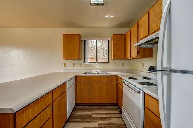 Building Photo - 6284 N Buckboard Dr